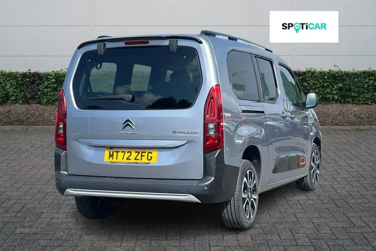 Usado Citroën Berlingo XTR 128 HP (94 kW) 2023 Cinzento Monovolume