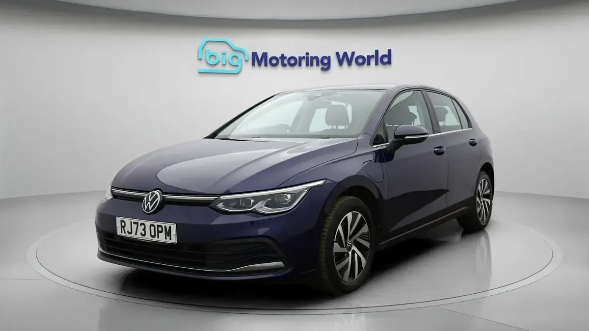 Used VW Golf VIII Style 201 HP (147 kW) 2023 Blue Hatchback