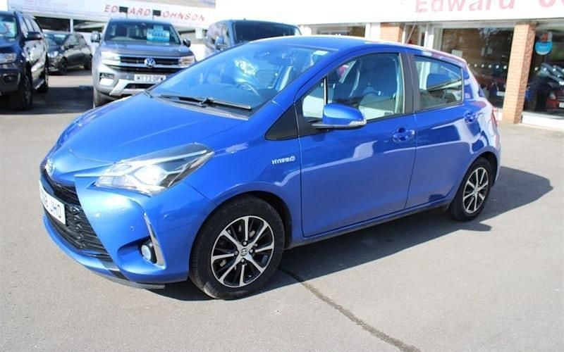 Usado Toyota Yaris Hybrid 101 HP (74 kW) 2018 Azul Citadino