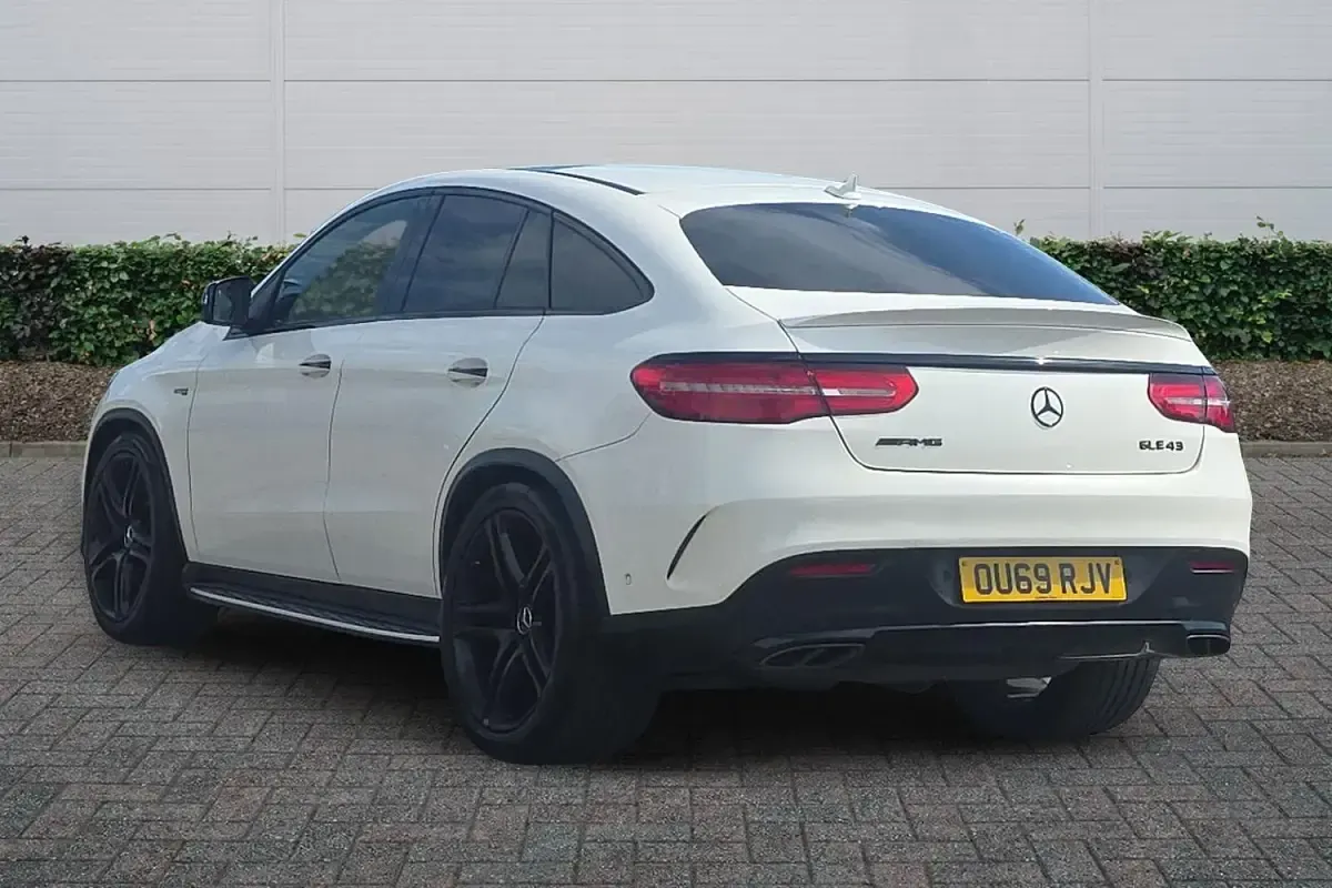 Used Mercedes GLE43 AMG AMG 2019 Special metallic  diamond white bright SUV
