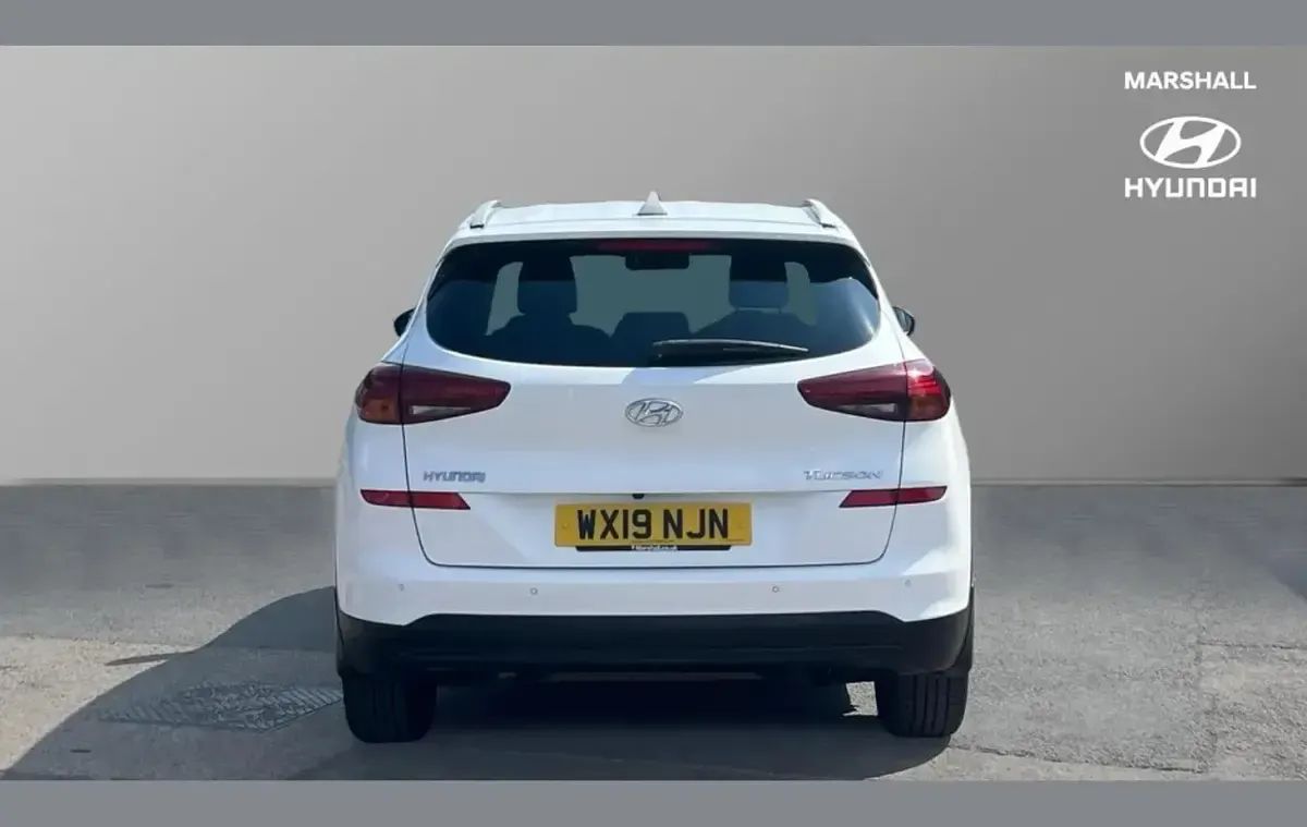Used Hyundai Tucson SE 129 HP (94 kW) 2019 White SUV