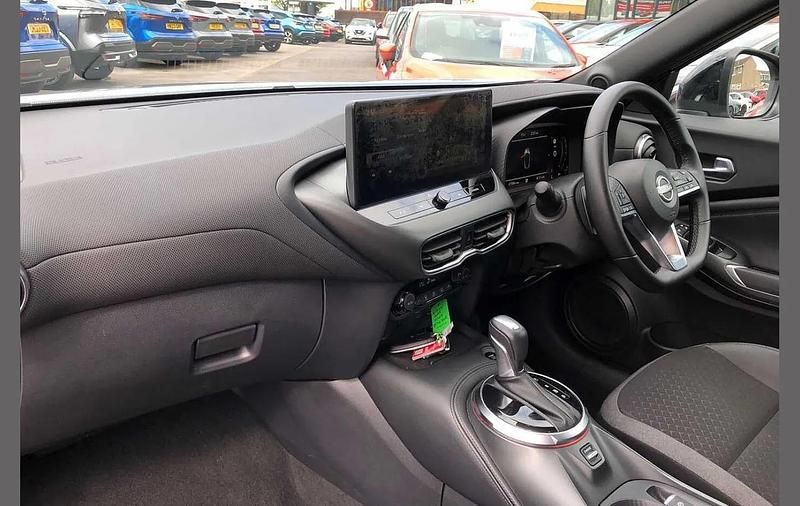 Usado Nissan Juke N-Connecta 114 CV (83 kW) 2025 Plateado SUV