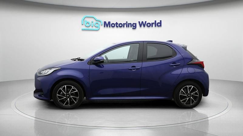 Used Toyota Yaris Hybrid Design 114 HP (83 kW) 2023 Blue Hatchback