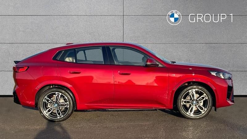 Usado BMW iX2 M Sport 150 kW (204 HP) 2025 Vermelho SUV