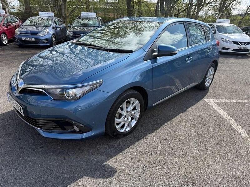 Used Toyota Auris Business Edition 116 HP (85 kW) 2016 Blue Hatchback