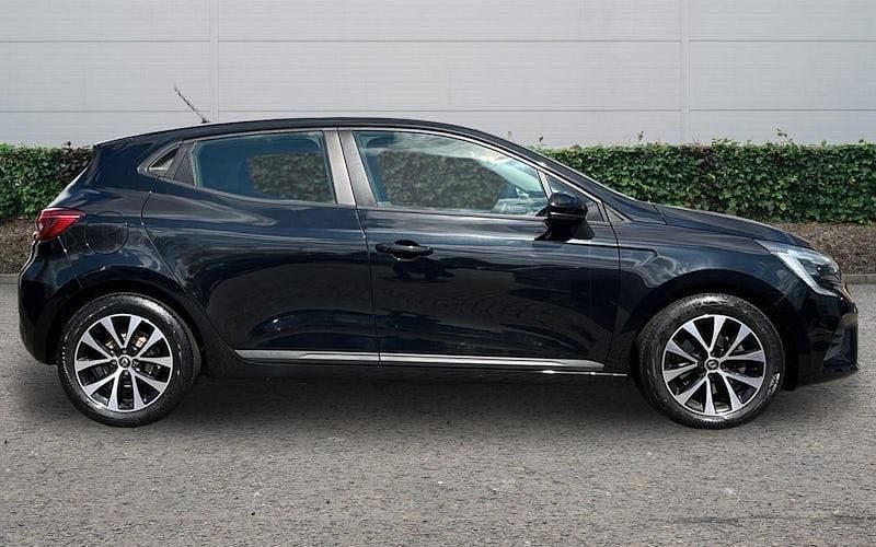 Used Renault Clio V Iconic 90 HP (66 kW) 2021 Black Hatchback