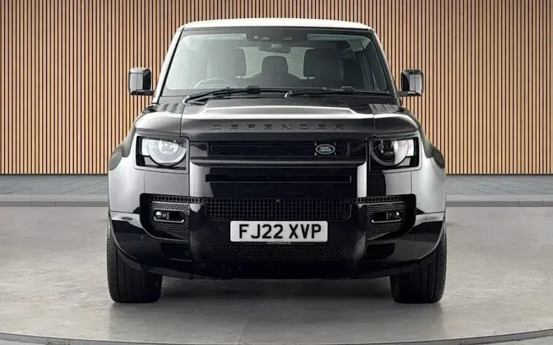 Used Land Rover Defender S 400 HP (294 kW) 2022 Santorini black SUV