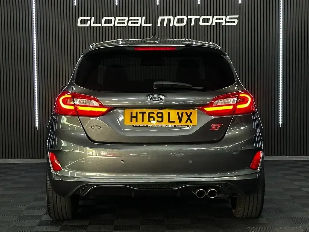 Usado Ford Fiesta ST 200 CV (147 kW) 2020 Gris Utilitario