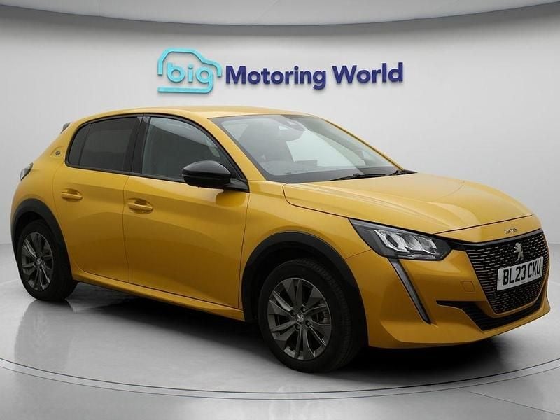 Yellow Used 2023 Peugeot e-208 Allure+ Hatchback | £13,000 (Good price) - Image 1/4