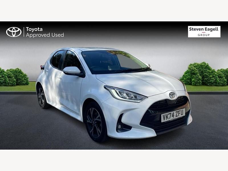 Used Toyota Yaris Hybrid Design 2024 White Hatchback