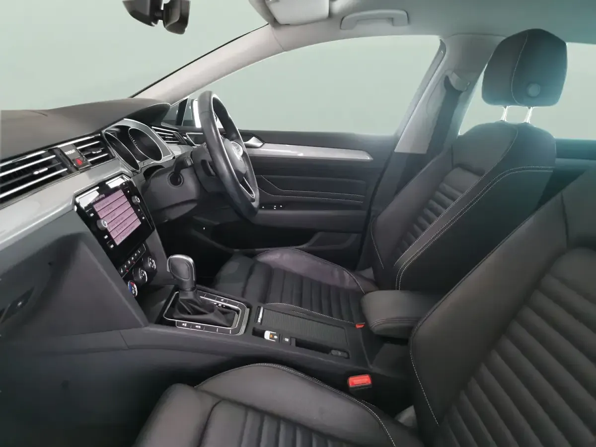 Used VW Passat SEL 150 HP (110 kW) 2022 Grey Estate