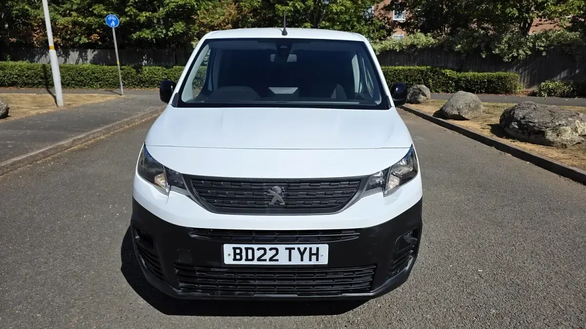 Used Peugeot Partner Premium 131 HP (96 kW) 2022 White MPV