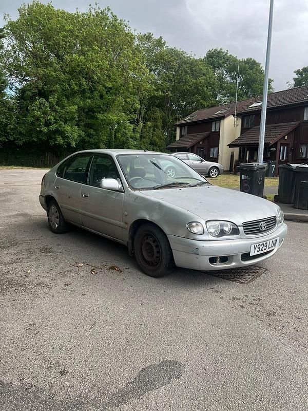 Silver Used 2001 Toyota Corolla Hatchback | £750 - Image 1/4