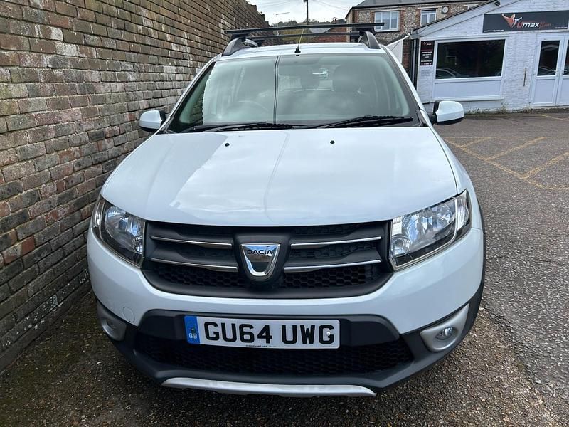 Used Dacia Sandero Lauréate 2014 White Hatchback
