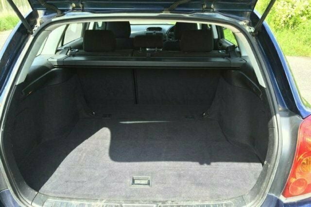 Used Toyota Avensis 127 HP (93 kW) 2003 Estate
