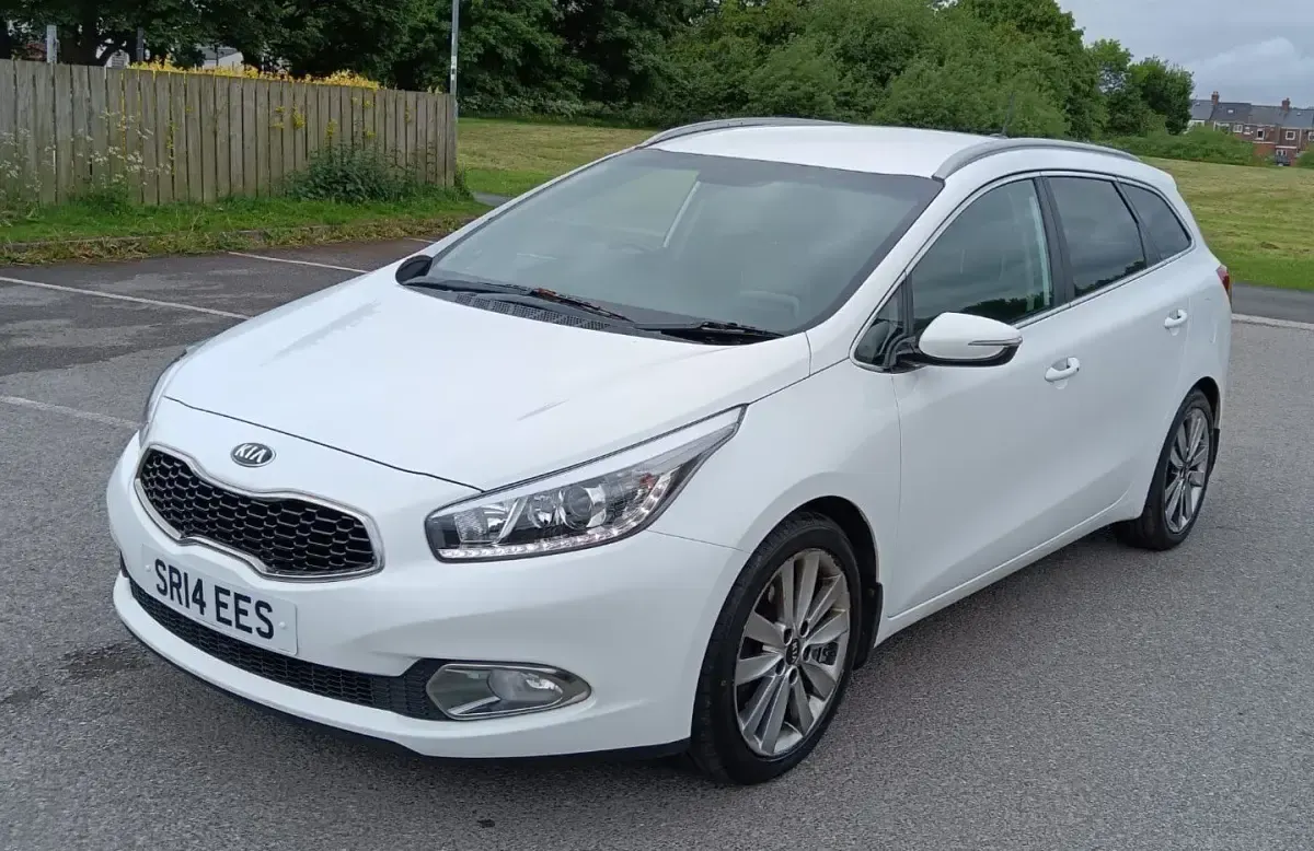 Used Kia Ceed 128 HP (94 kW) 2014 White Hatchback