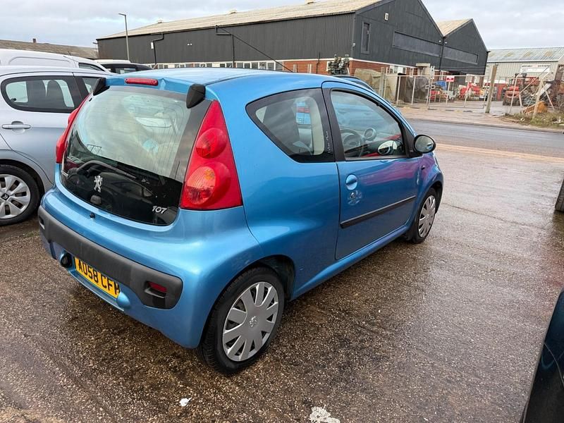 Used Peugeot 107 Urban Move 68 HP (50 kW) 2008 Blue Hatchback