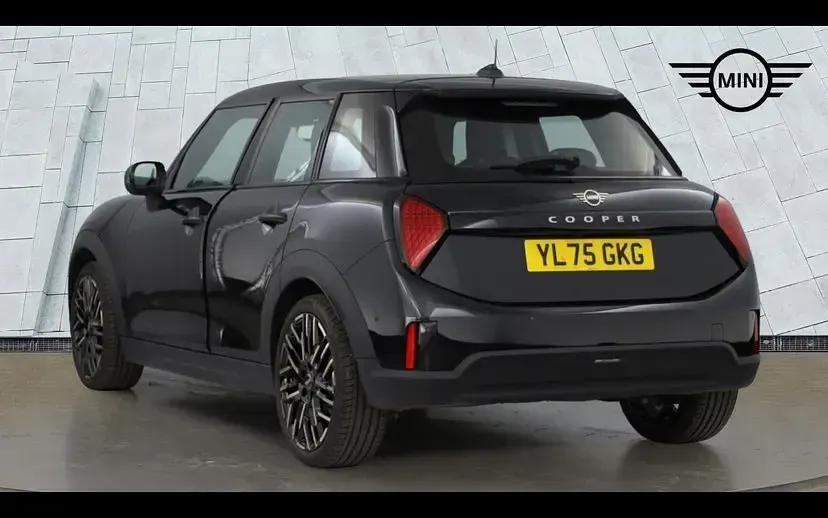 Used Mini Cooper Hatch 113 kW (154 HP) 2026 Black Hatchback