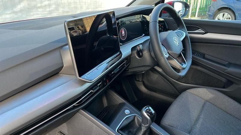 New VW Golf VIII Match 115 HP (84 kW) 2025 Kings red premium metallic