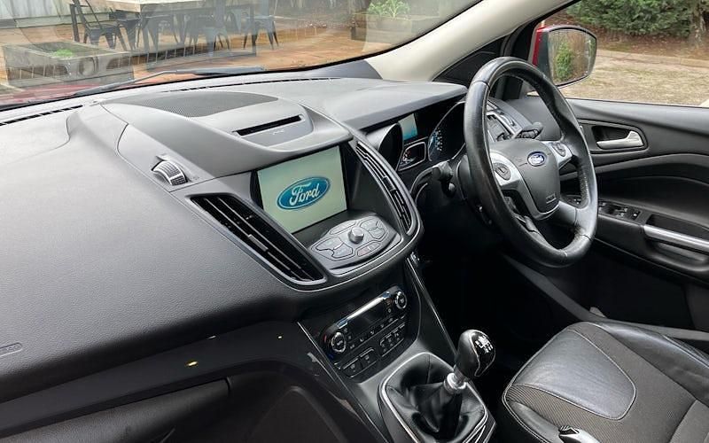 Used Ford Kuga Titanium 180 HP (132 kW) 2016 Red SUV