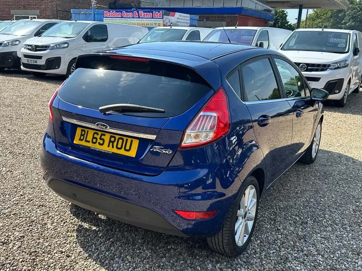 Used Ford Fiesta Titanium 120 HP (88 kW) 2015 Blue Hatchback