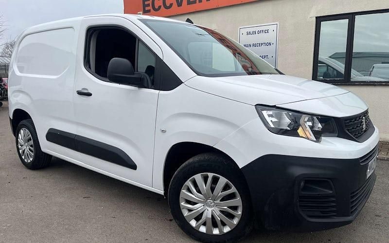 Used Peugeot Partner 102 HP (75 kW) 2021 White MPV