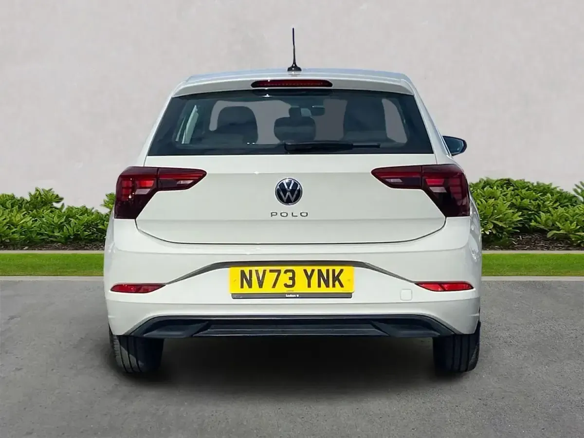 Begagnad VW Polo Life 2024 Grå Halvkombi