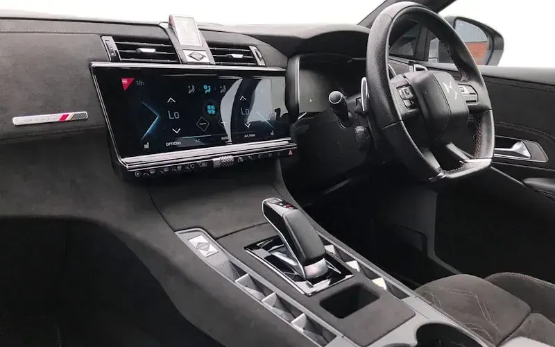 Begagnad DS Automobiles DS7 Crossback Performance Line Plus 225 HK (165 kW) 2021 Grå SUV