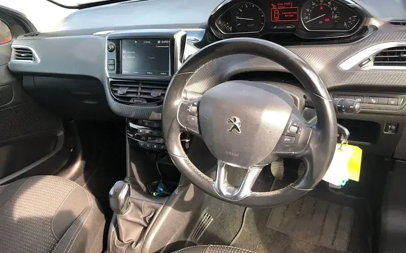 Used Peugeot 208 82 HP (60 kW) 2019 Blue Hatchback