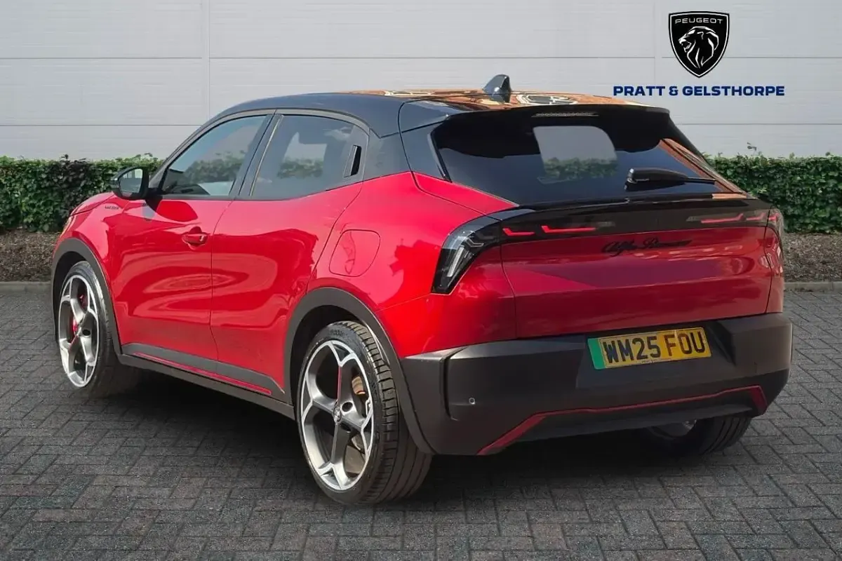 Used Alfa Romeo Junior Veloce 202 kW (276 HP) 2025 Red SUV