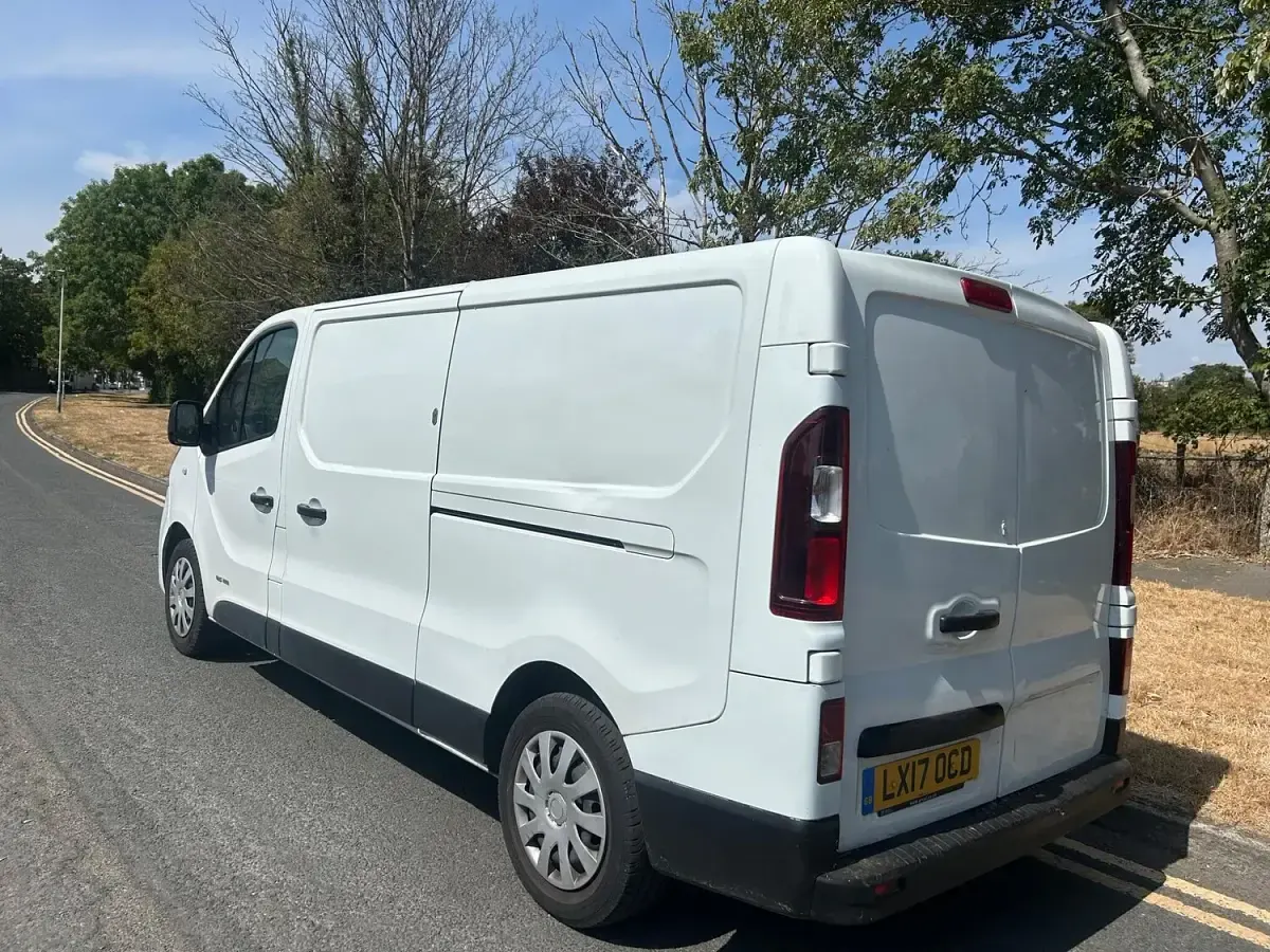 Used Renault Trafic Business 2017 White MPV