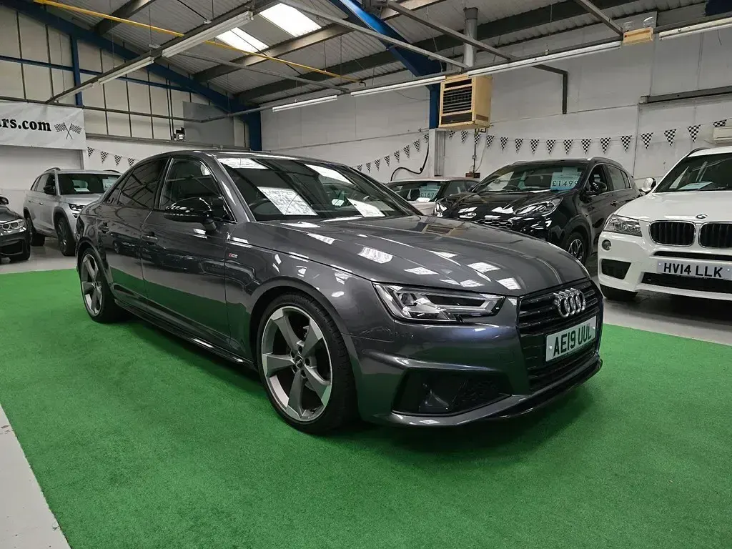 Begagnad Audi A4 Black Edition 245 HK (180 kW) 2019 Grå Sedan
