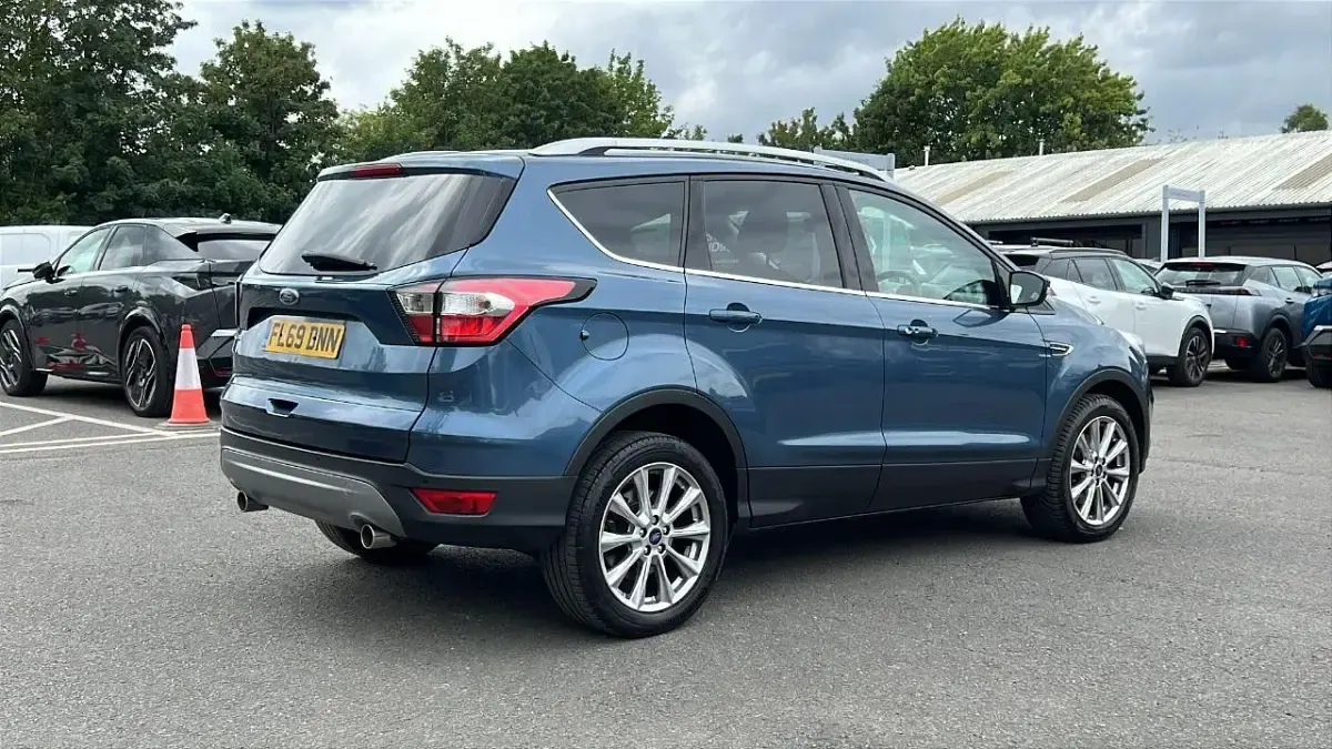 Used Ford Kuga Titanium 148 HP (108 kW) 2019 Blue SUV