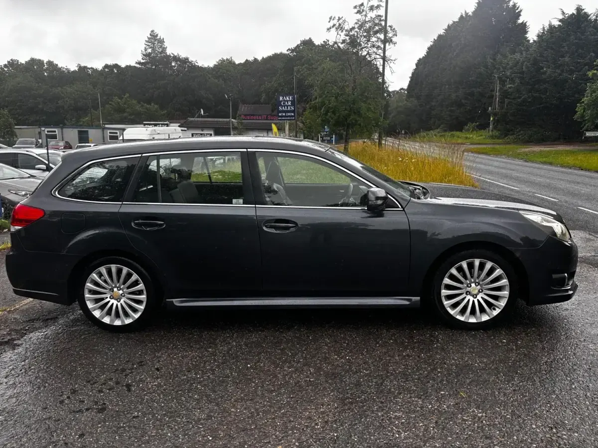 Used Subaru Legacy 170 HP (125 kW) 2011 Grey Estate