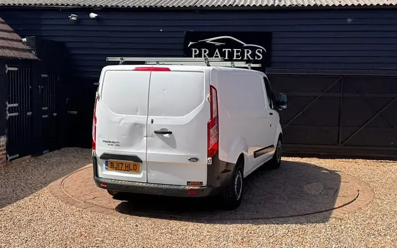 Used Ford Transit Custom 105 HP (77 kW) 2017 White Van