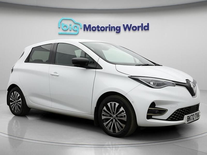White Used 2022 Renault Zoe Techno Hatchback | £11,700 (Fair price) - Image 1/4
