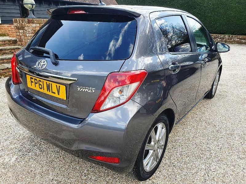 Used Toyota Yaris SR 99 HP (72 kW) 2012 Grey Hatchback