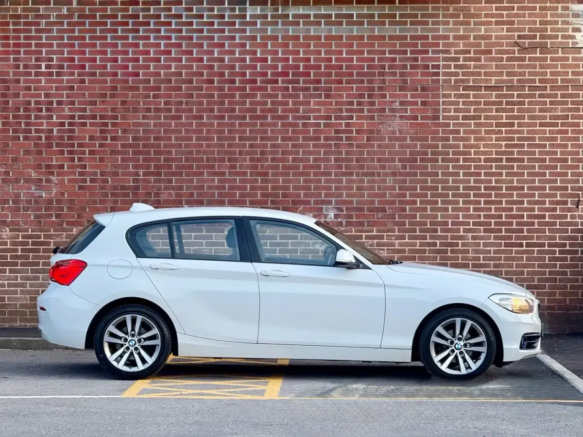 Używany BMW 118 Sport Line 2016 Biały Hatchback