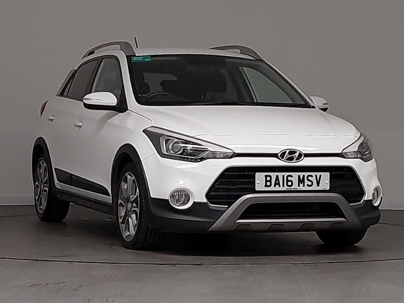 White Used 2016 Hyundai i20 Active Hatchback | £8,498 (Expensive) - Image 1/4