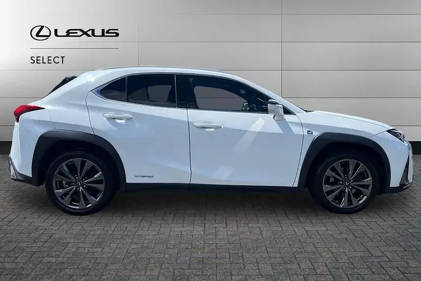 Used Lexus UX E-FOUR 196 HP (144 kW) 2019 F sport white SUV