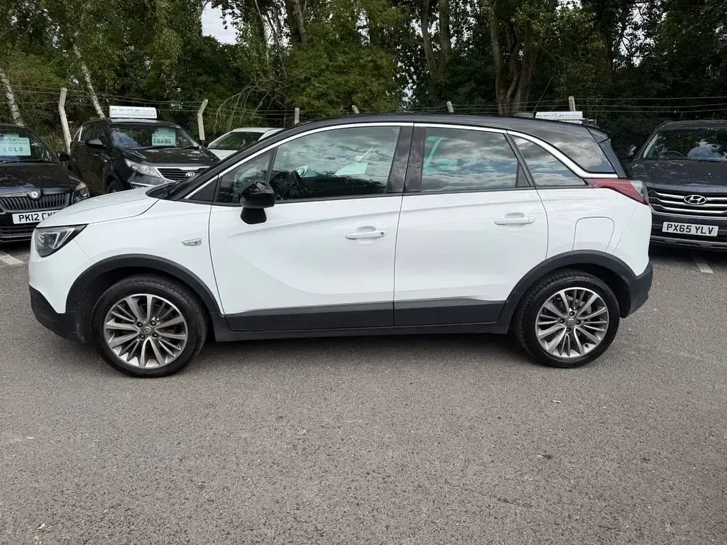 Used Vauxhall Crossland X Sport 110 HP (80 kW) 2020 White SUV