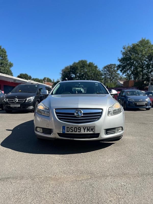Used Vauxhall Insignia SRi 140 HP (102 kW) 2009 Silver Hatchback