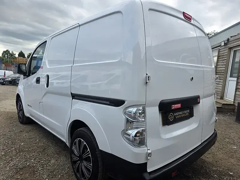 Used Nissan e-NV200 Acenta 80 kW (109 HP) 2021 White MPV