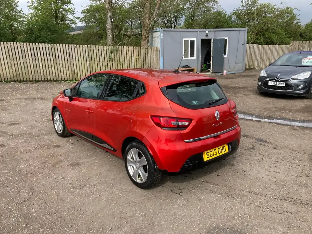 Begagnad Renault Clio IV Dynamique 75 HK (55 kW) 2013 Röd Halvkombi