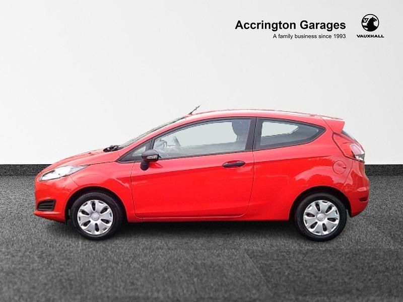 Used Ford Fiesta Studio 2014 Red Hatchback
