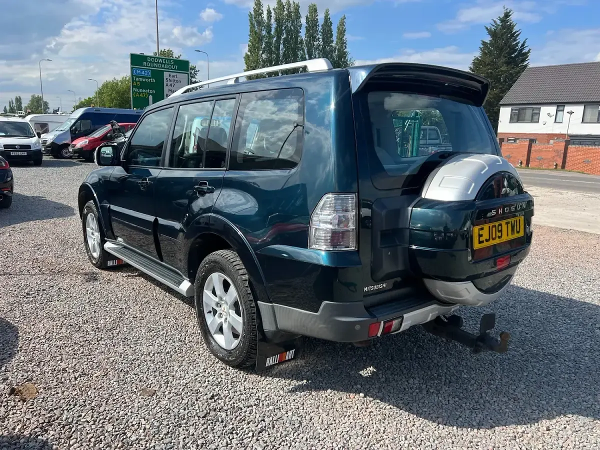 Used Mitsubishi Shogun Elegance 2009 Green SUV