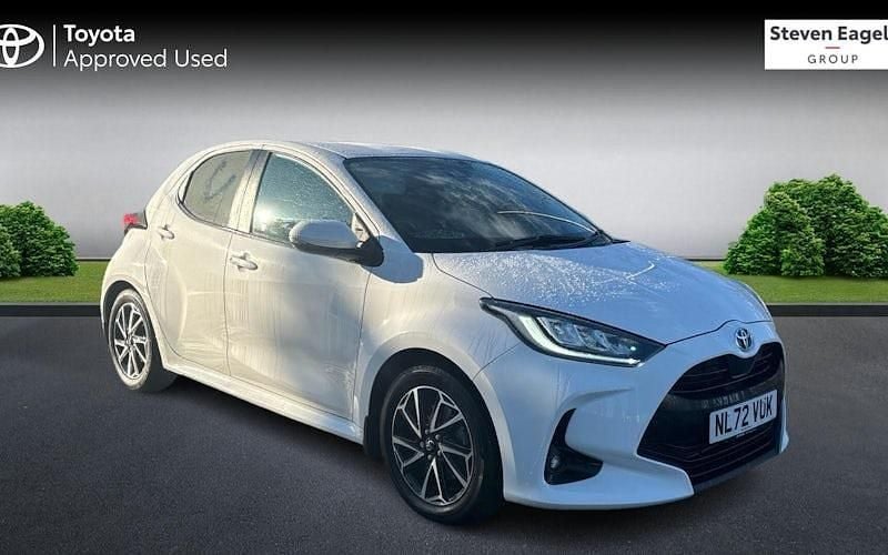 Used 2025 Toyota Yaris Hybrid Design Hatchback | £18,188 (Good price) - Image 1/2