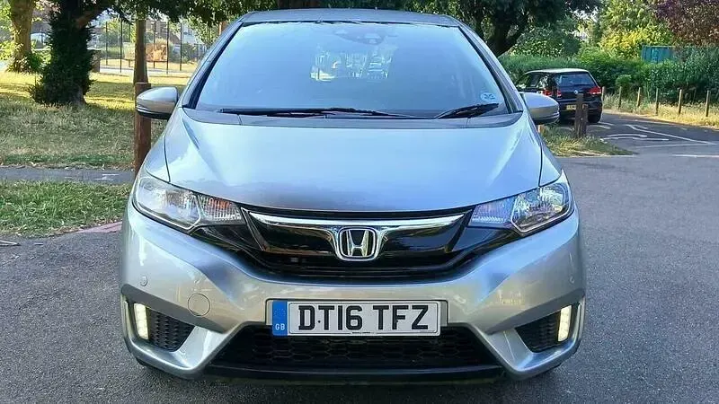 Used Honda Jazz SE 102 HP (75 kW) 2016 Silver Hatchback