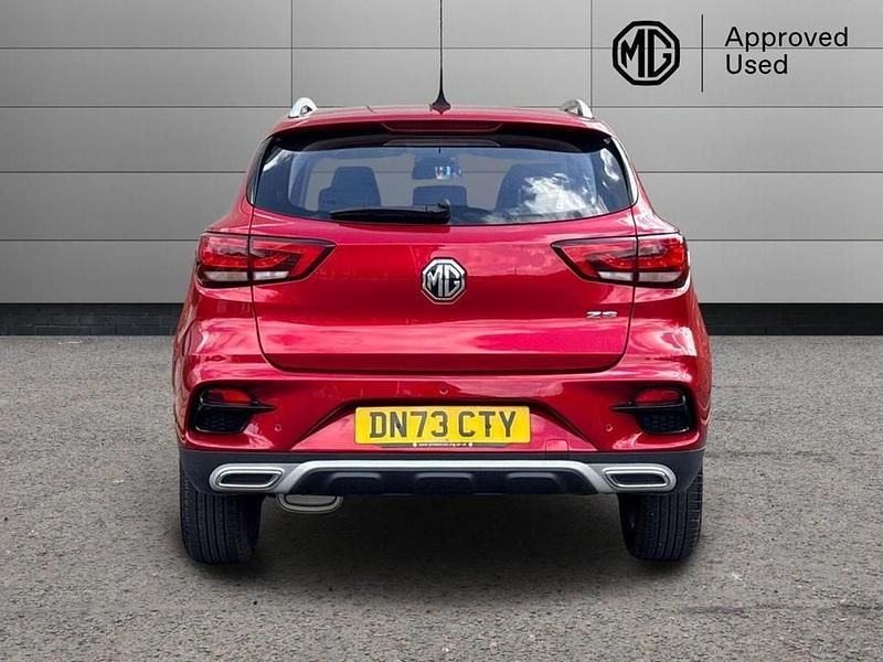 Używany MG ZS 106 KM (77 kW) 2023 Czerwony SUV