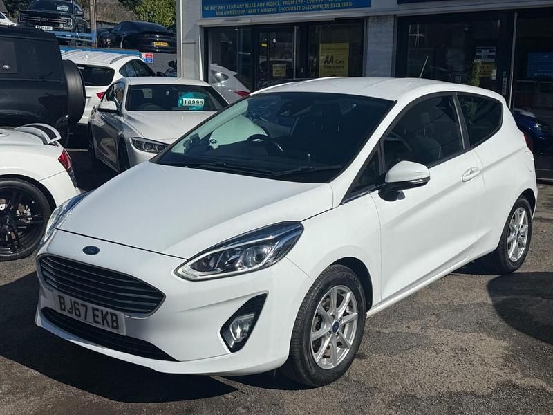 Used Ford Fiesta Zetec 70 HP (51 kW) 2017 White Hatchback